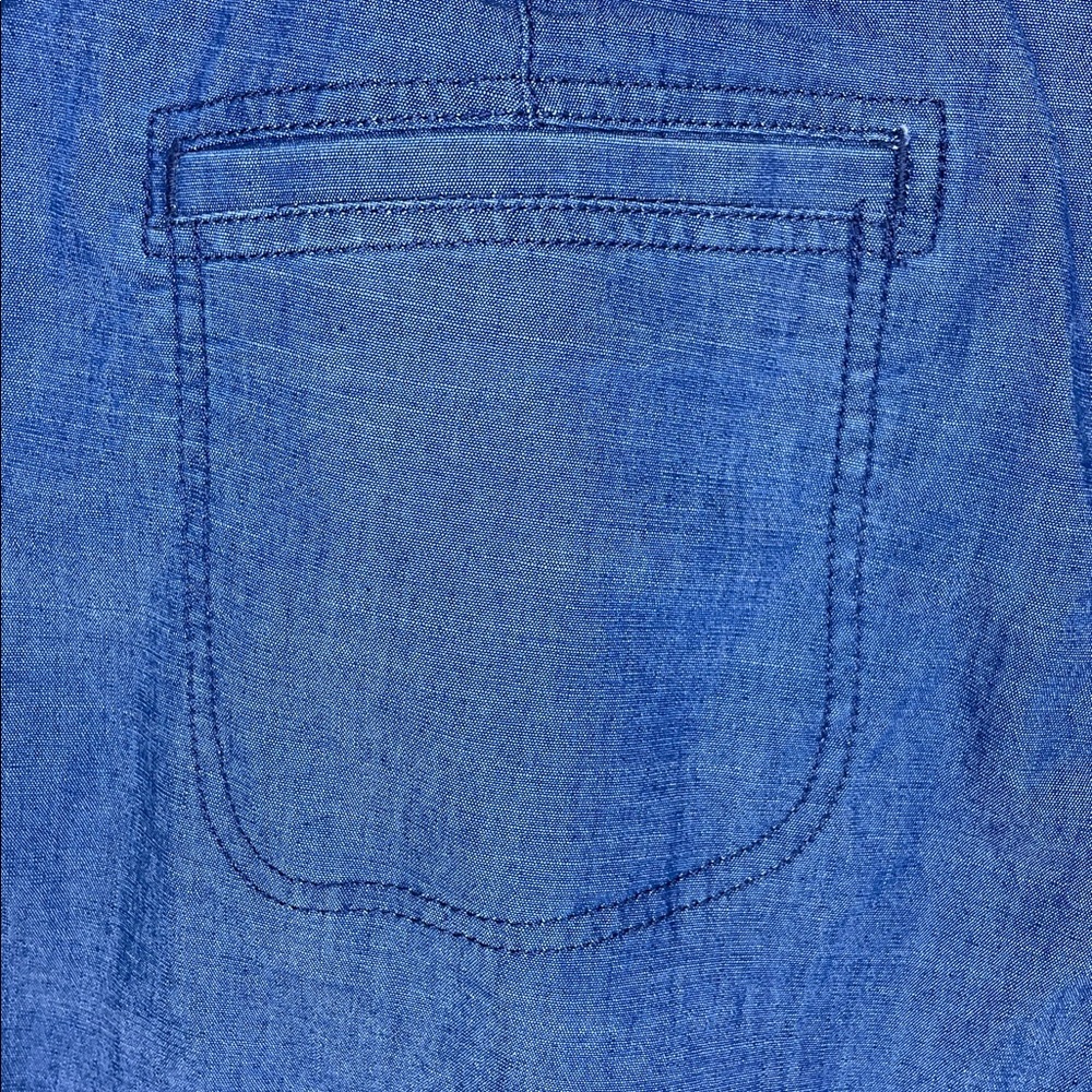 LEE Women’s Relaxed Fit SHIMMER Mid Rise Flex FLEX-To-Go Chambray Capri Pants 16 - Picture 4 of 13